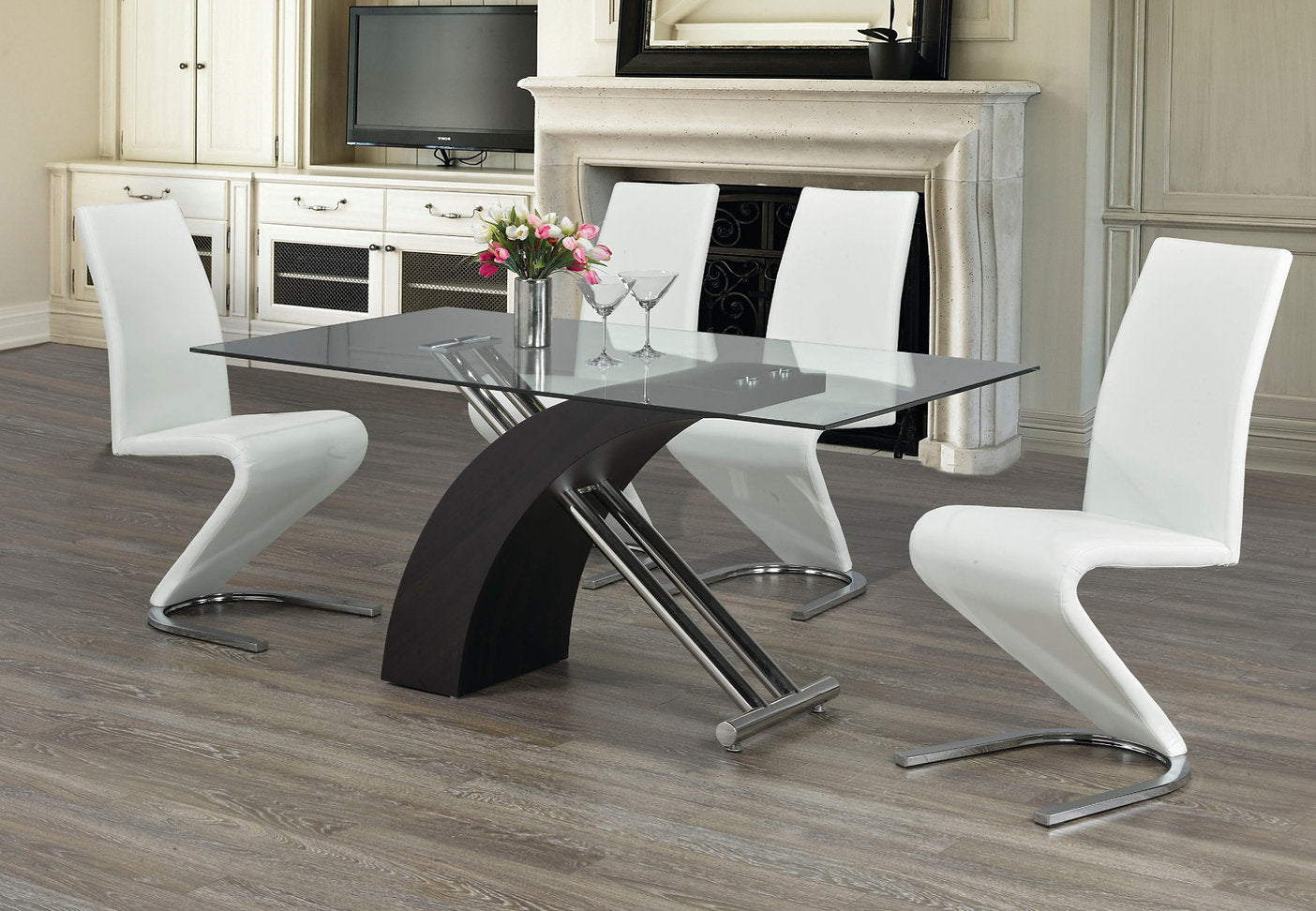 T-1046 C-1786 Dining table and chairs
